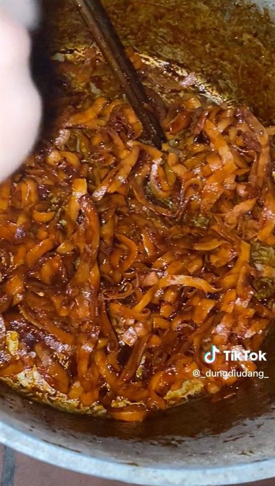 Cô gái trổ tài làm mứt dừa ăn Tết và cái kết ai cũng hoang mang-2