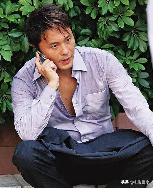 Bật ngửa với nhan sắc như trai trẻ của sao nam U60 này-3