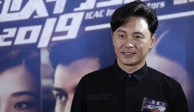 Bật ngửa với nhan sắc như trai trẻ của sao nam U60 này-4