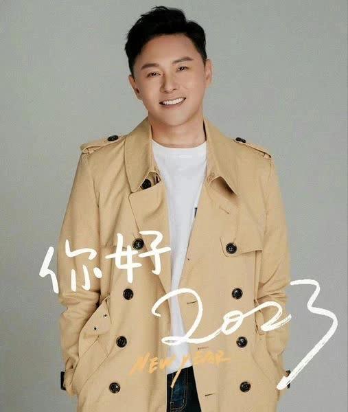 Bật ngửa với nhan sắc như trai trẻ của sao nam U60 này-6