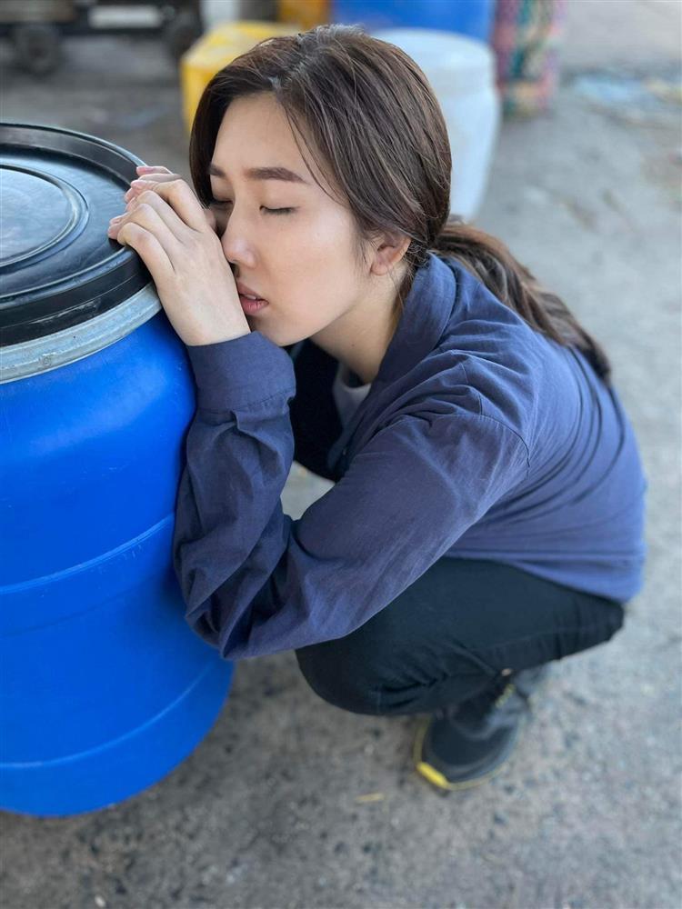 Showbiz Việt ngày 14/1: Đàn con Lê Dương Bảo Lâm khóc nhớ bà ngoại-12