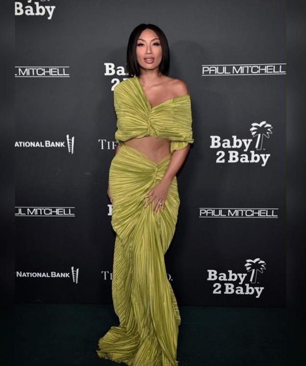 MC gốc Việt khoe body nóng bỏng ở Miss Universe-1