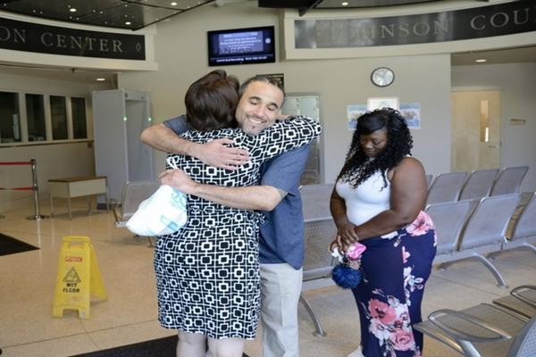 Ngồi tù oan 17 năm vì tội ác do người giống hệt mình gây ra-2