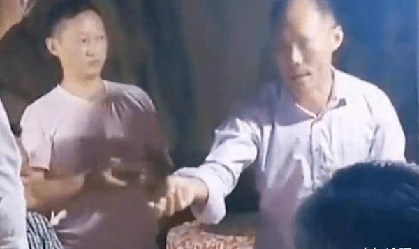 Con gái lấy chồng xa, bố vợ dặn con rể một câu nhiều người cay mắt-1