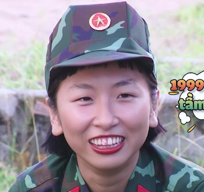 Trang Hý mất điểm vì đánh son dính đầy răng ở Sao Nhập Ngũ-3