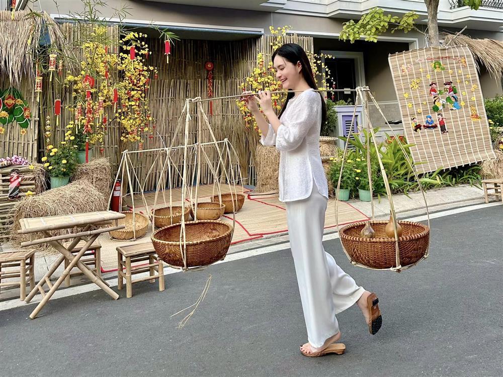 Đoàn Di Băng trang trí chợ quê đón Tết, cầu kỳ chuẩn người có tiền-8