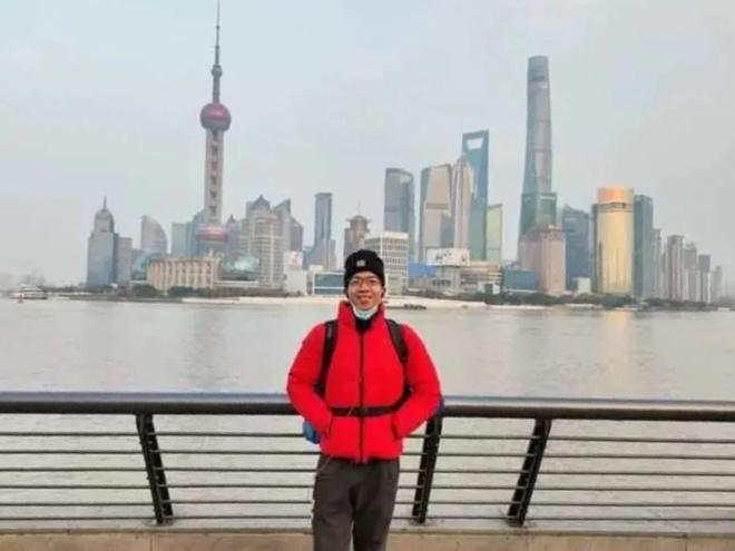 Cứu người nhưng bị chỉ trích vì nhuộm tóc, xăm hình-3