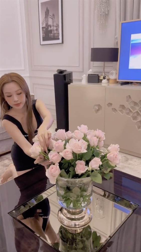 Hội dâu hào môn đón Tết: Bày tiệc sang chảnh, mạnh tay mua sắm-1