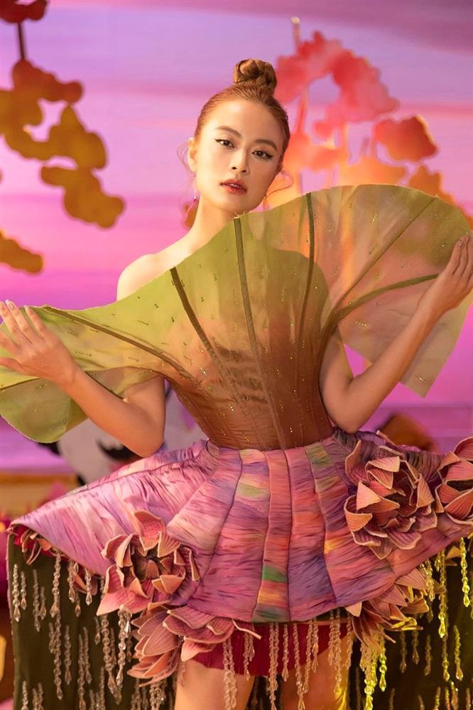 Sắc vóc Hoàng Thuỳ Linh trước tin đồn theo Đen Vâu về dinh-2