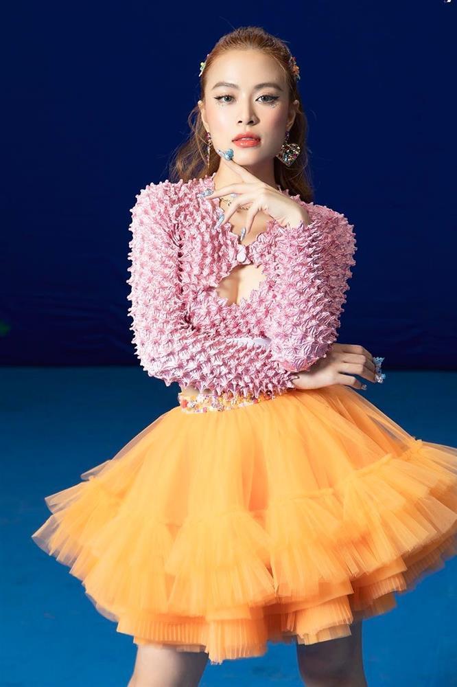 Sắc vóc Hoàng Thuỳ Linh trước tin đồn theo Đen Vâu về dinh-3