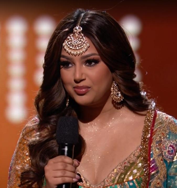 Đương kim Miss Universe Harnaaz Sandhu xuất hiện giao lưu trên sân khấu-1