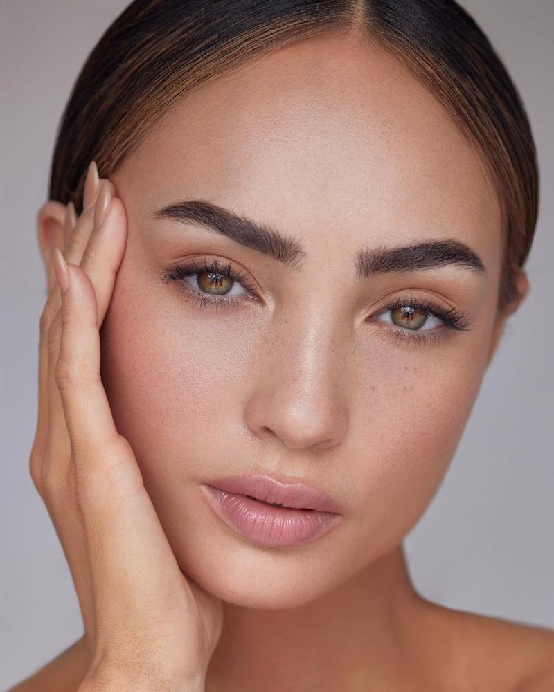 Nhan sắc lai cuốn hút, profile ấn tượng của tân Miss Universe-6