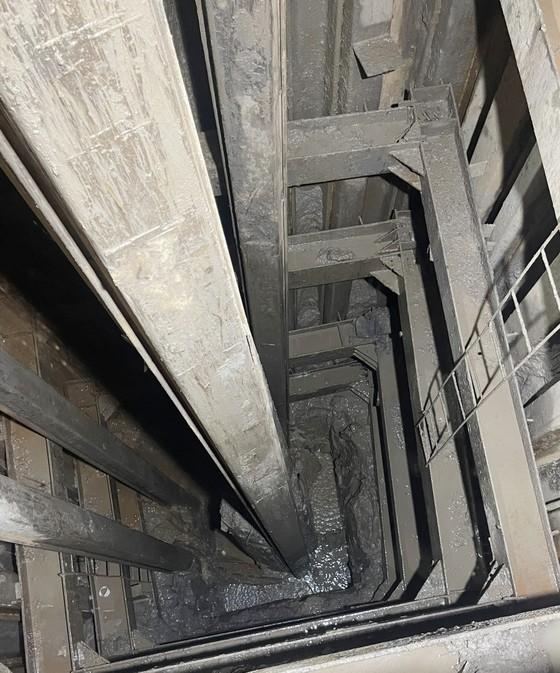 Vụ bé trai lọt xuống trụ bê tông sâu 35m: Đất sét dẻo, cứng bám chặt thiết bị-1