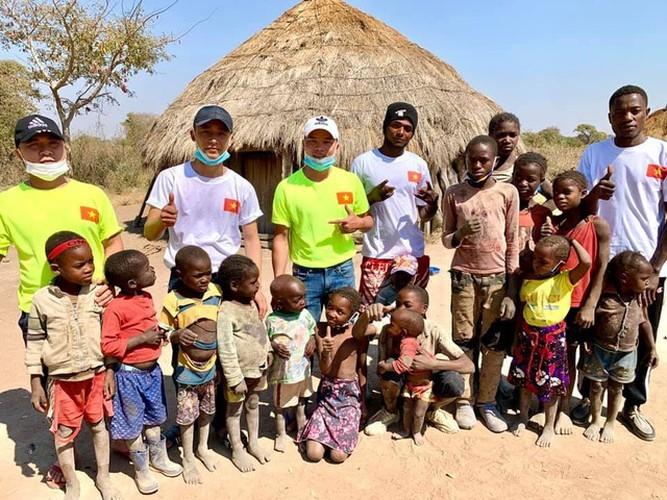 Về quê đón Tết, Quang Linh Vlogs lộ cơ ngơi khang trang-9