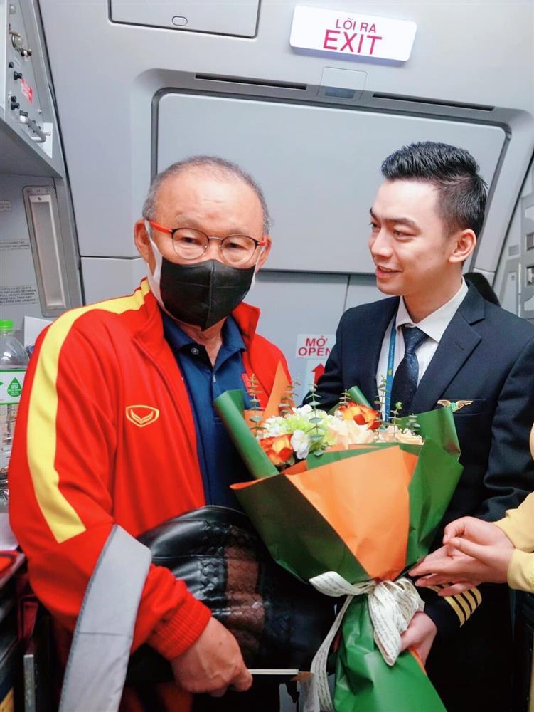 Cơ trưởng nổi tiếng dính scandal siêu to vì liên quan tuyển Việt Nam-2