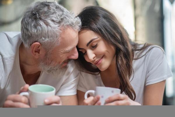 Cưới chồng hơn mình tận 28 tuổi, cô dâu gây hiểu lầm tai hại-2