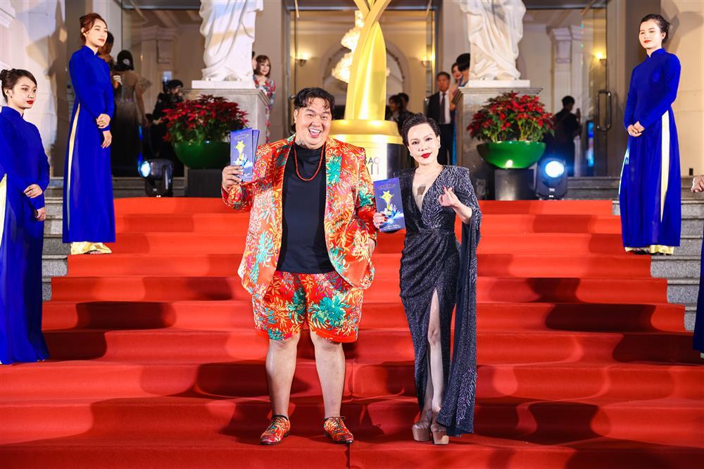 Phương Thanh lạc quẻ - Lâm Khánh Chi sai dresscode sự kiện-2