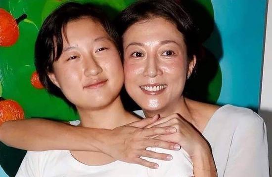 Tình cũ Thành Long đón Tết trong cô độc-1