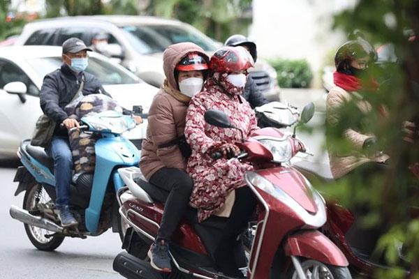 Hà Nội rét đậm, tiểu thương đốt lửa sưởi xuyên đêm trông đào, quất-5