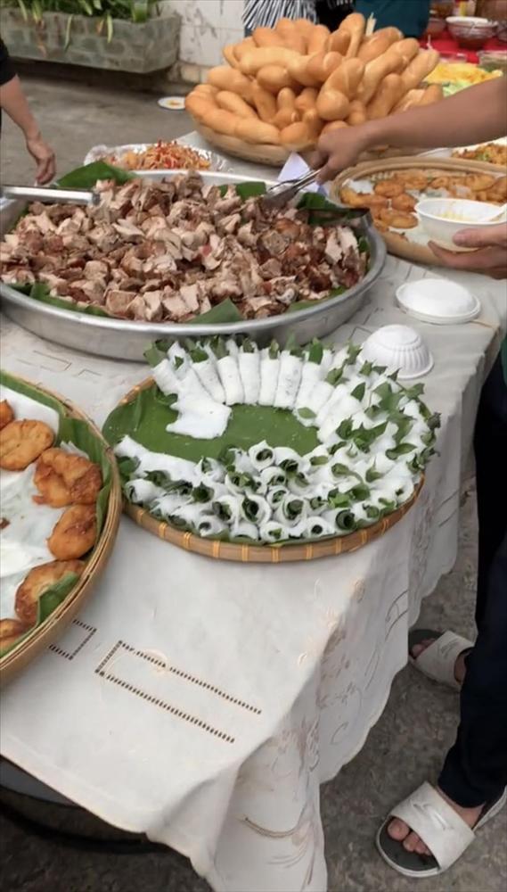 Độc đáo kiểu ăn giỗ buffet ở miền Tây Việt Nam-1