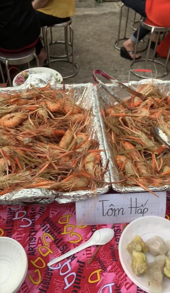 Độc đáo kiểu ăn giỗ buffet ở miền Tây Việt Nam-2