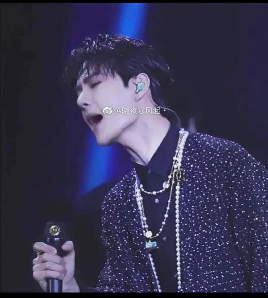 Vương Nhất Bác phủ sóng Weibo vì hát nhép-2