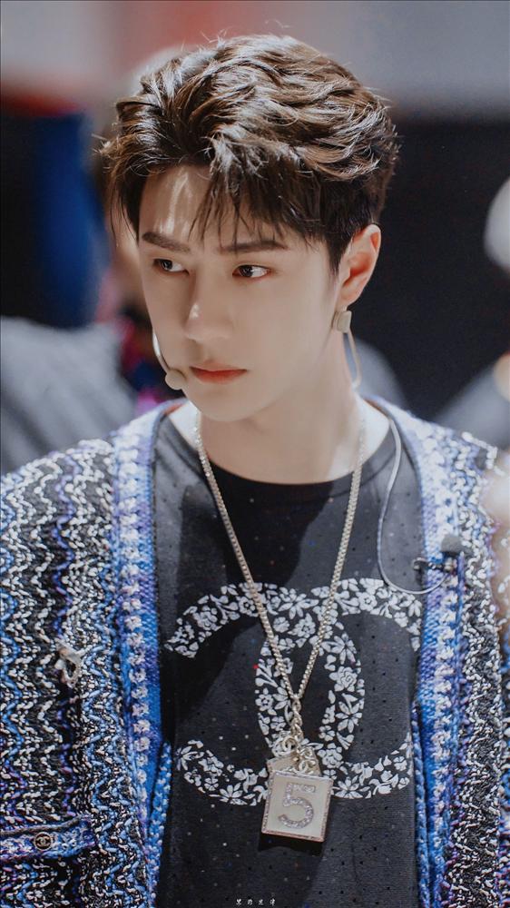 Vương Nhất Bác phủ sóng Weibo vì hát nhép-1