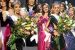 Miss Universe 2022 đăng quang với bó hoa lôi thôi