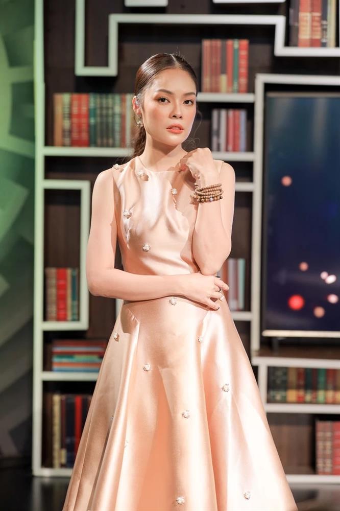 Dương Cẩm Lynh phải thanh lý đồ, không dám mặc đẹp ra đường-2