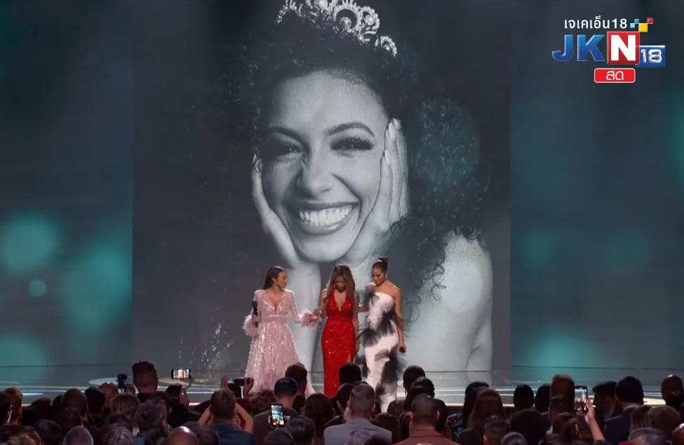 Catriona Gray khóc nghẹn khi dẫn Miss Universe, xúc động lý do-3
