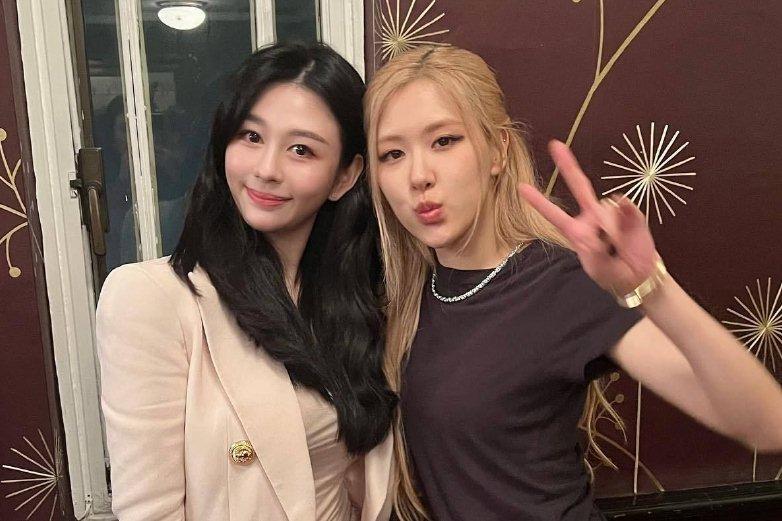 U60 Khâu Thục Trinh trẻ trung lấn át con gái-8