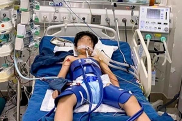 Sau pha bắt bóng, bé trai đột ngột ngừng tim gần 60 phút-1