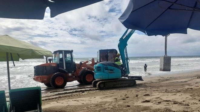 Du khách ngán ngẩm với bãi biển đầy rác ở Bali-2