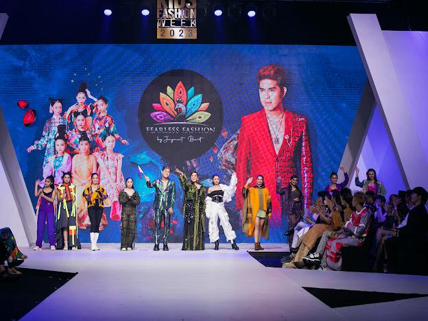 Hương Giang mang con gái lên sàn diễn, bất ngờ ngoại hình-16