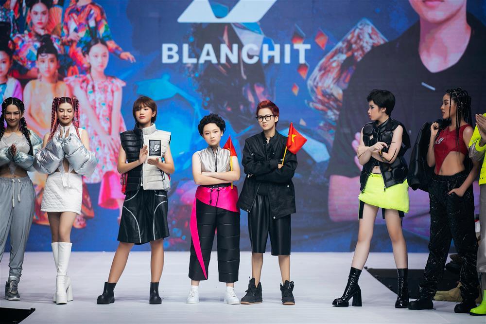 Hương Giang mang con gái lên sàn diễn, bất ngờ ngoại hình-18