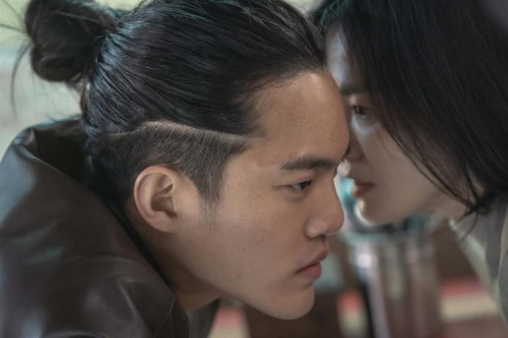 Profile gã tay sai cướp nụ hôn đầu của Song Hye Kyo trong The Glory-1