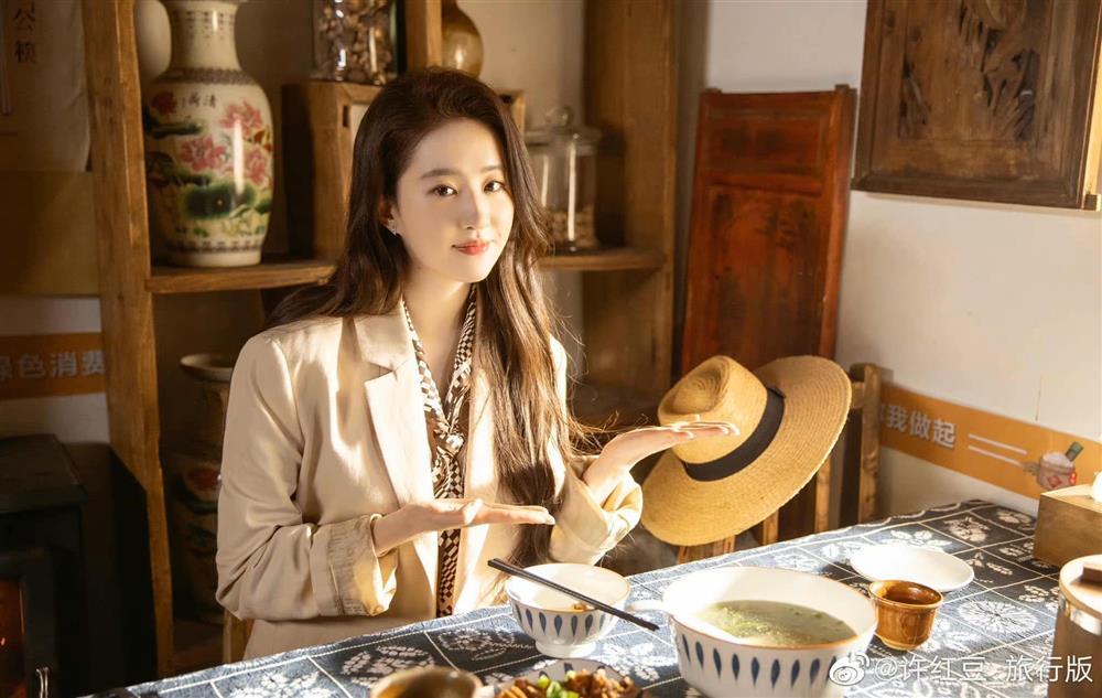 Lưu Diệc Phi diện style thôn nữ vẫn hút mắt, có phụ kiện chưa tới 10k-3