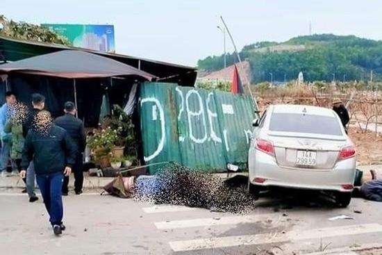 Danh tính tài xế ô tô tông 5 người ngồi sưởi ấm bên đường