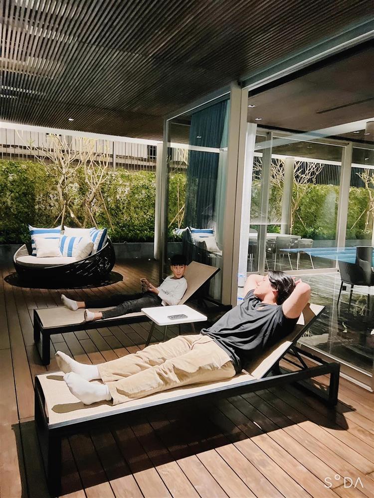 2 con Đức Huy check-in biệt thự mới cực sang chảnh-3