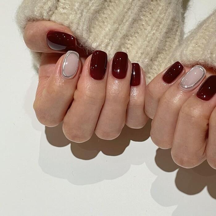 Gợi ý 12 mẫu nail đỏ đẹp mê ly cho tay xinh hái lộc Xuân Quý Mão 2023-11