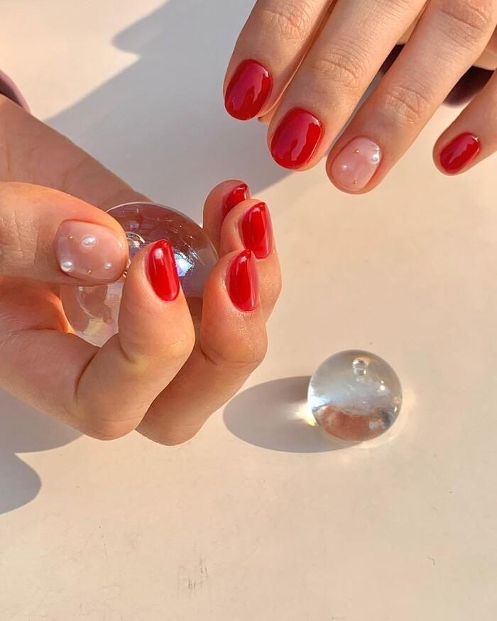 Gợi ý 12 mẫu nail đỏ đẹp mê ly cho tay xinh hái lộc Xuân Quý Mão 2023-7