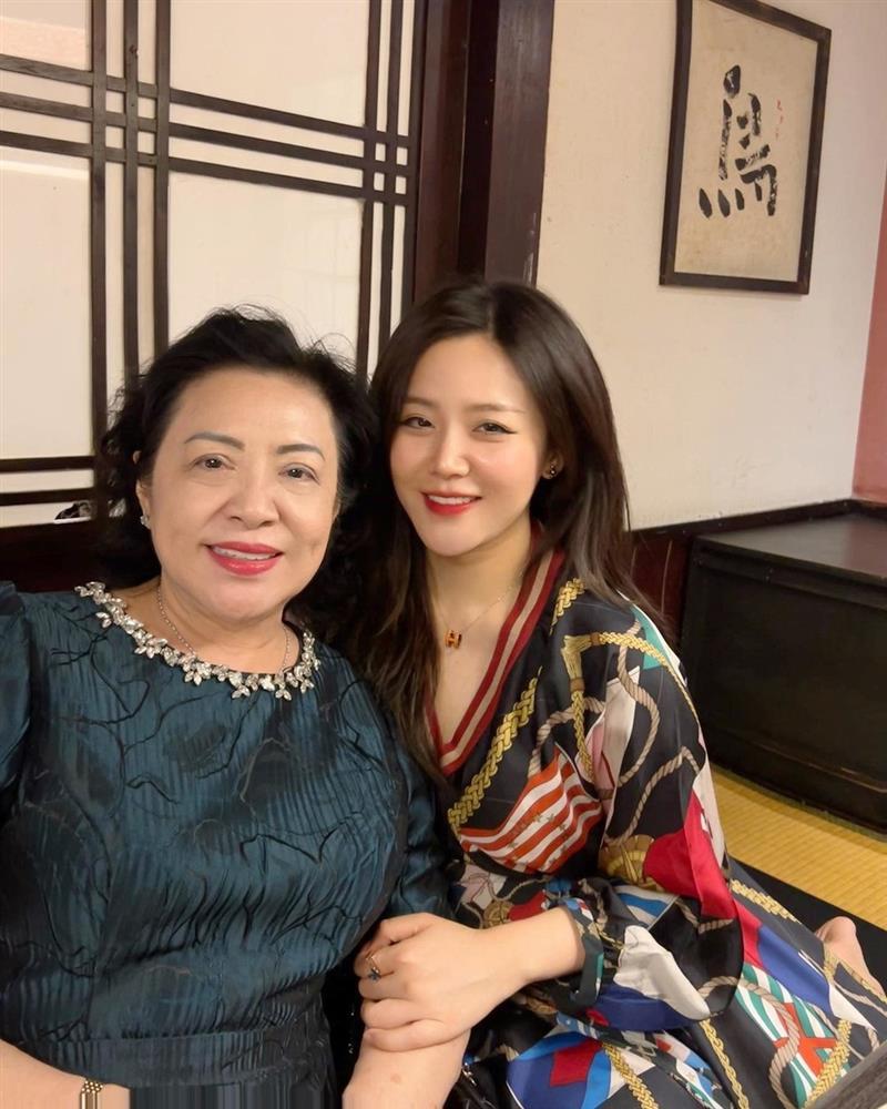 Em gái Ông Cao Thắng về Việt Nam ăn Tết, nhan sắc tuổi 34 gây sốt-2