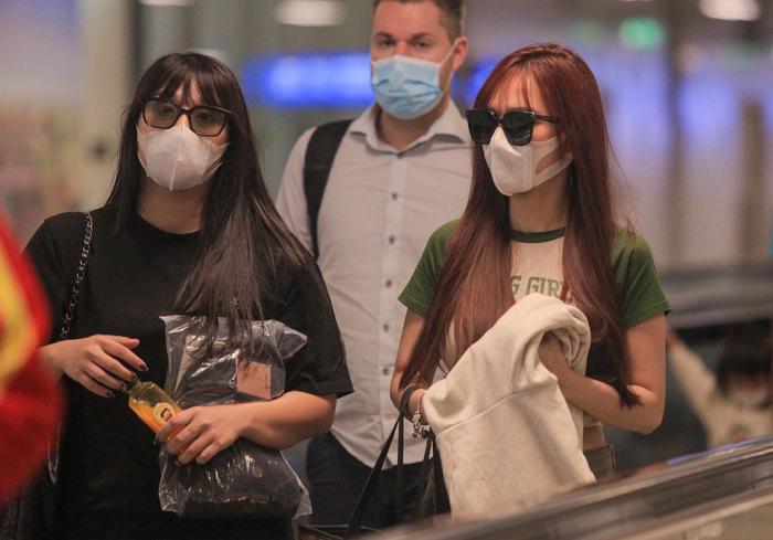 Tình chị em thân thiết của hội vợ, bạn gái dàn cầu thủ Việt-1