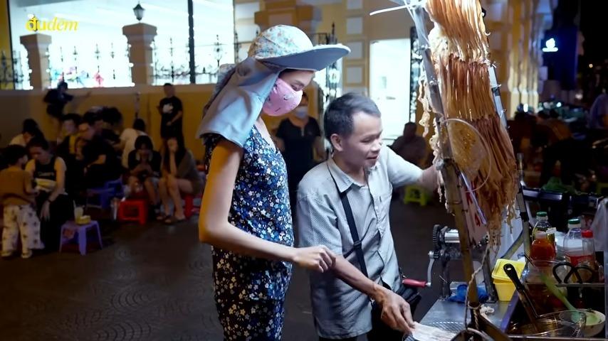 Thùy Tiên mang đồ bộ từ đời thường lên đến gameshow, vlog-8