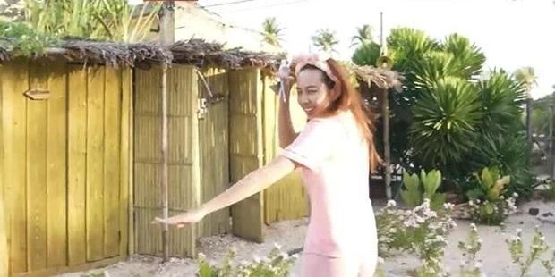 Thùy Tiên mang đồ bộ từ đời thường lên đến gameshow, vlog-4