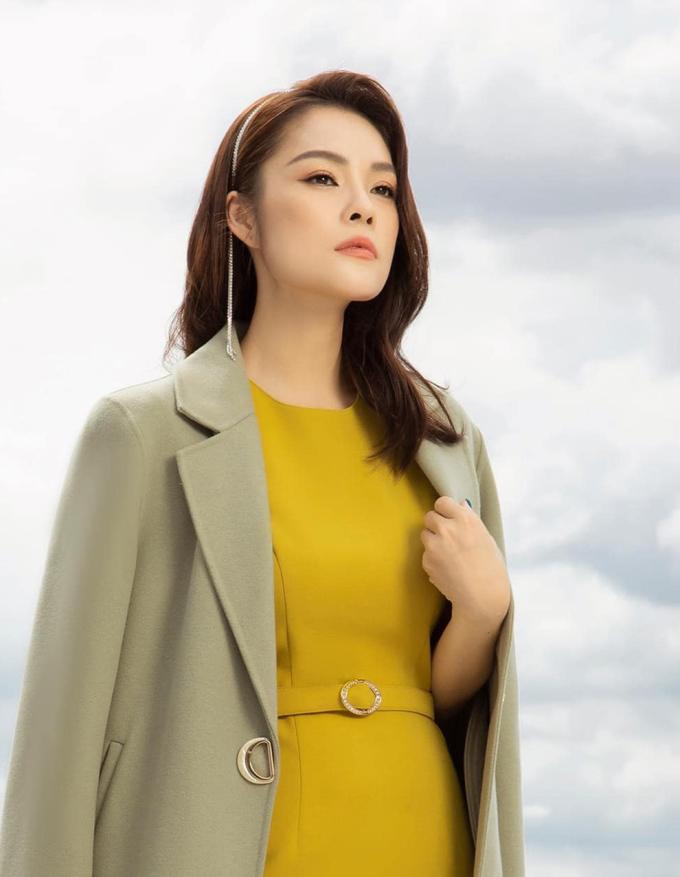 Dương Cẩm Lynh lận đận sự nghiệp đến đời tư-1