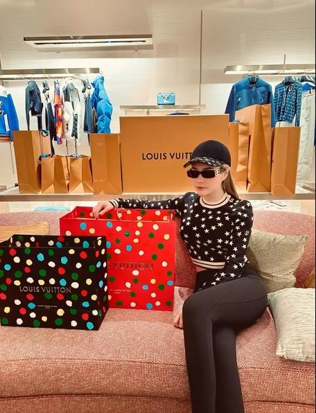 Đoàn Di Băng bị chê kém sang dù mặc set LV hơn 100 triệu-1