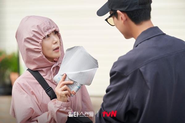 Nữ hoàng cảnh nóng bị chê già khi tái xuất màn ảnh ở tuổi 50-2