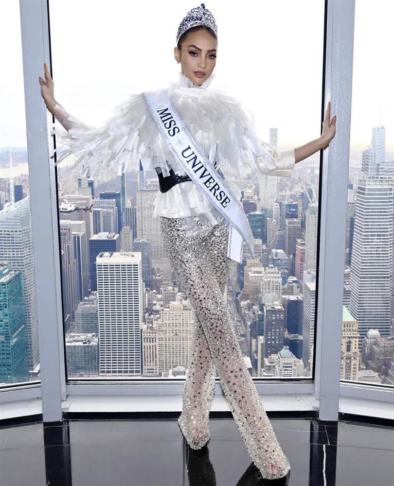 Tân Miss Universe 2022 mặc trang phục tái chế vẫn sang hết nấc-2