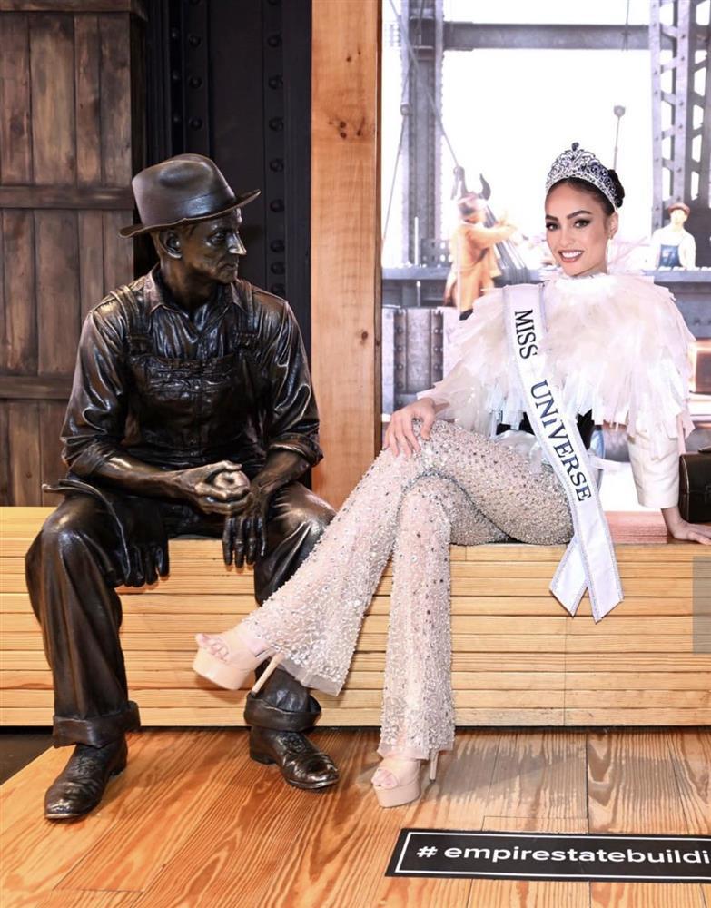 Tân Miss Universe 2022 mặc trang phục tái chế vẫn sang hết nấc-3